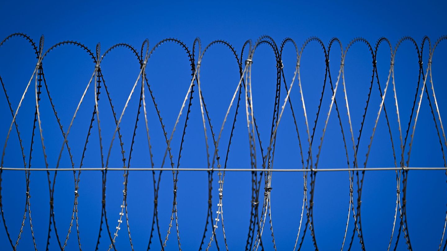 Der Digitalfunk von zahlreichen Haftanstalten lässt sich mit einem geringen technischen Aufwand auch aus der Ferne abhören. Foto