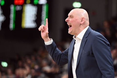 Seawolves-Coach Przemyslaw Frasunkiewicz durfte sich in Jena über ein Geburtstagsgeschenk freuen. (Archivbild) Foto: Michael Sch