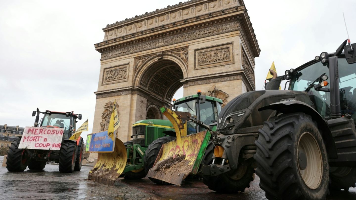 Bauern protestieren in Paris gegen das Mercosur-Abkommen