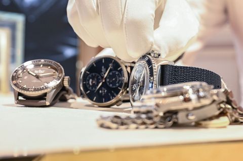 Wo es teuer zugeht, sind Handschuhe gefragt. (Archivbild) Foto: Uli Deck/dpa