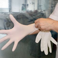 Betriebe, die Pflege-Azubis in Nicht-EU-Staaten anwerben und in Thüringen ausbilden, können vom Land mit einem Zuschuss je Ausbi