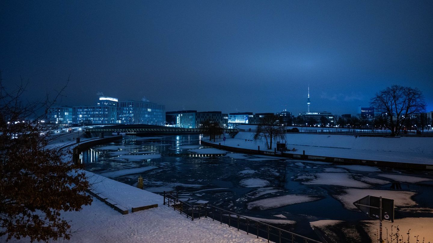 Schneefall und kräftiger Wind: Lokale Unwetter in Berlin und Brandenburg angekündigt