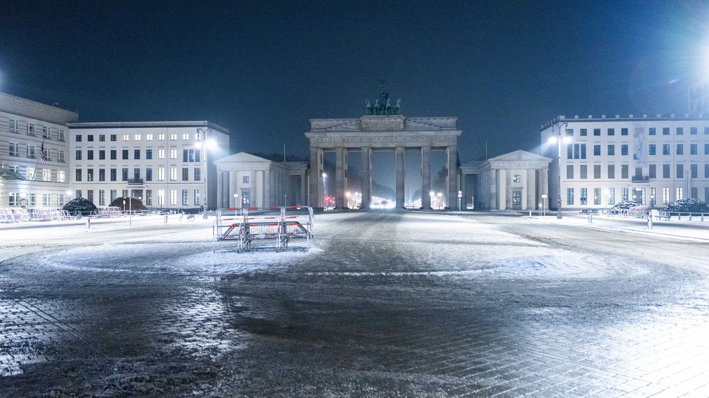 Reichlich Schneefall wurde zunächst für Berlin vorhergesagt. Foto: Christophe Gateau/dpa
