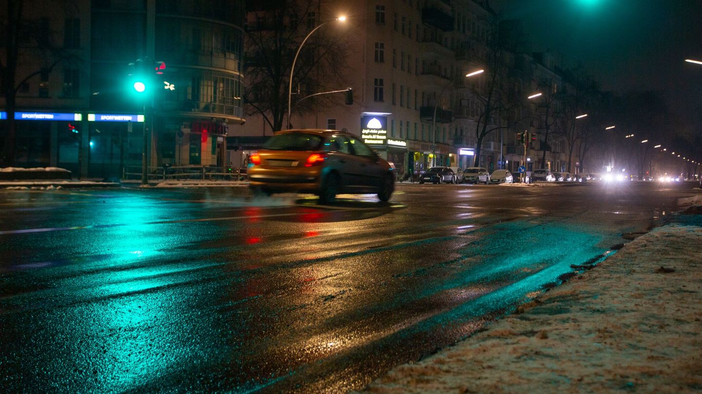 Am frühen Morgen meldet die Polizei nur wenige Verkehrsunfälle. (Symbolbild) Foto: Fernando Gutierrez-Juarez/dpa