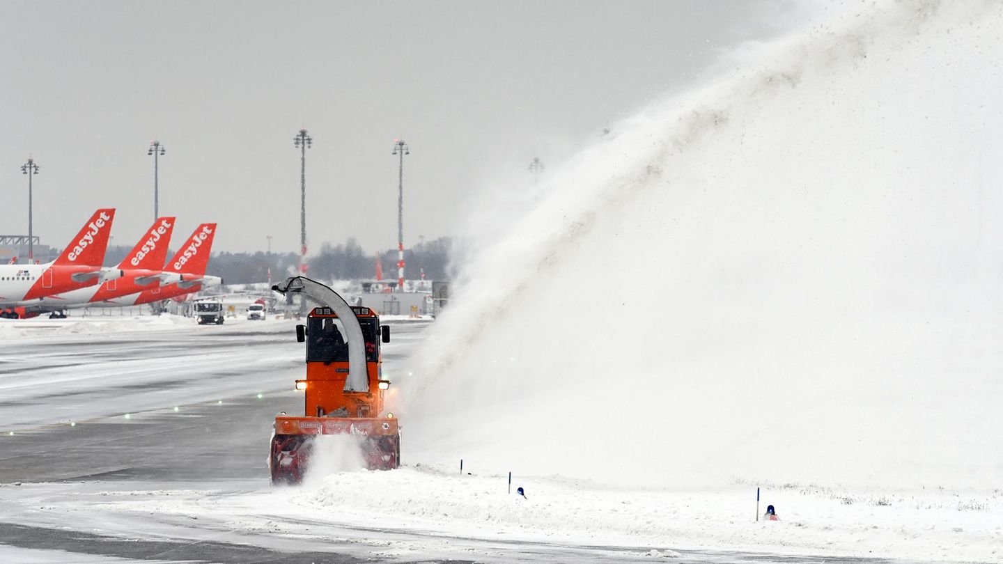 Am BER läuft der Flugbetrieb weitestgehend normal. (Archivbild) Foto: Soeren Stache/dpa-Zentralbild/dpa