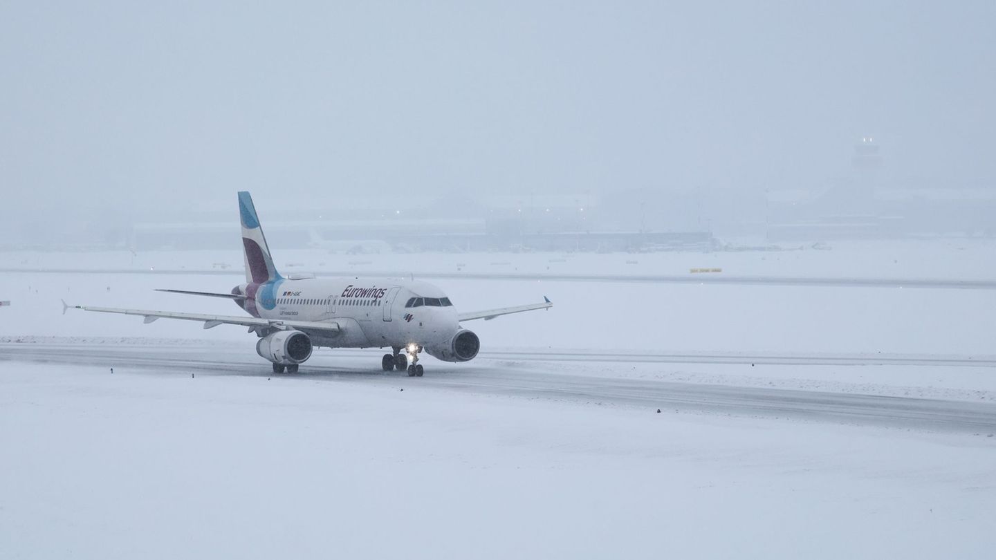 In Bremen und Hannover starteten Maschinen. (Symbolbild) Foto: Christian Charisius/dpa