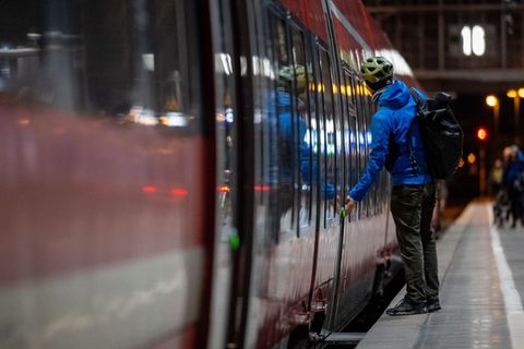 Fahrgäste auf den Linien RB110 und RE6 müssen mit geänderten Fahrzeiten und Busersatzverkehr rechnen (Symbolbild) Foto: Hendrik