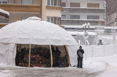 Die Schweiz trauert um die Opfer von Crans-Montana. Foto: Philipp von Ditfurth/dpa