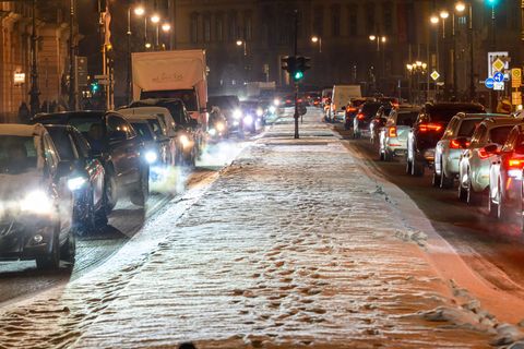 Eine Bürgerinitiative will den Autoverkehr innerhalb des Berliner S-Bahn-Rings radikal reduzieren. Foto: Soeren Stache/dpa
