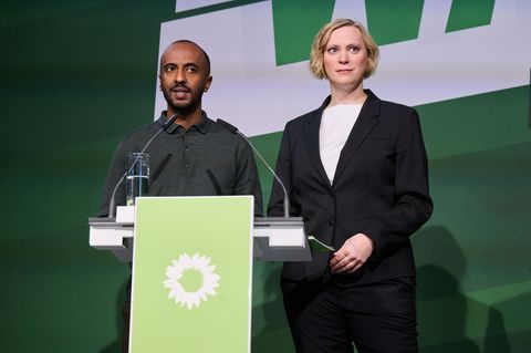 Die Grünen-Landesvorsitzenden Nina Stahr und Philmon Ghirmai bewerten den Mitgliederzuwachs als Meilenstein. (Archivbild) Foto: