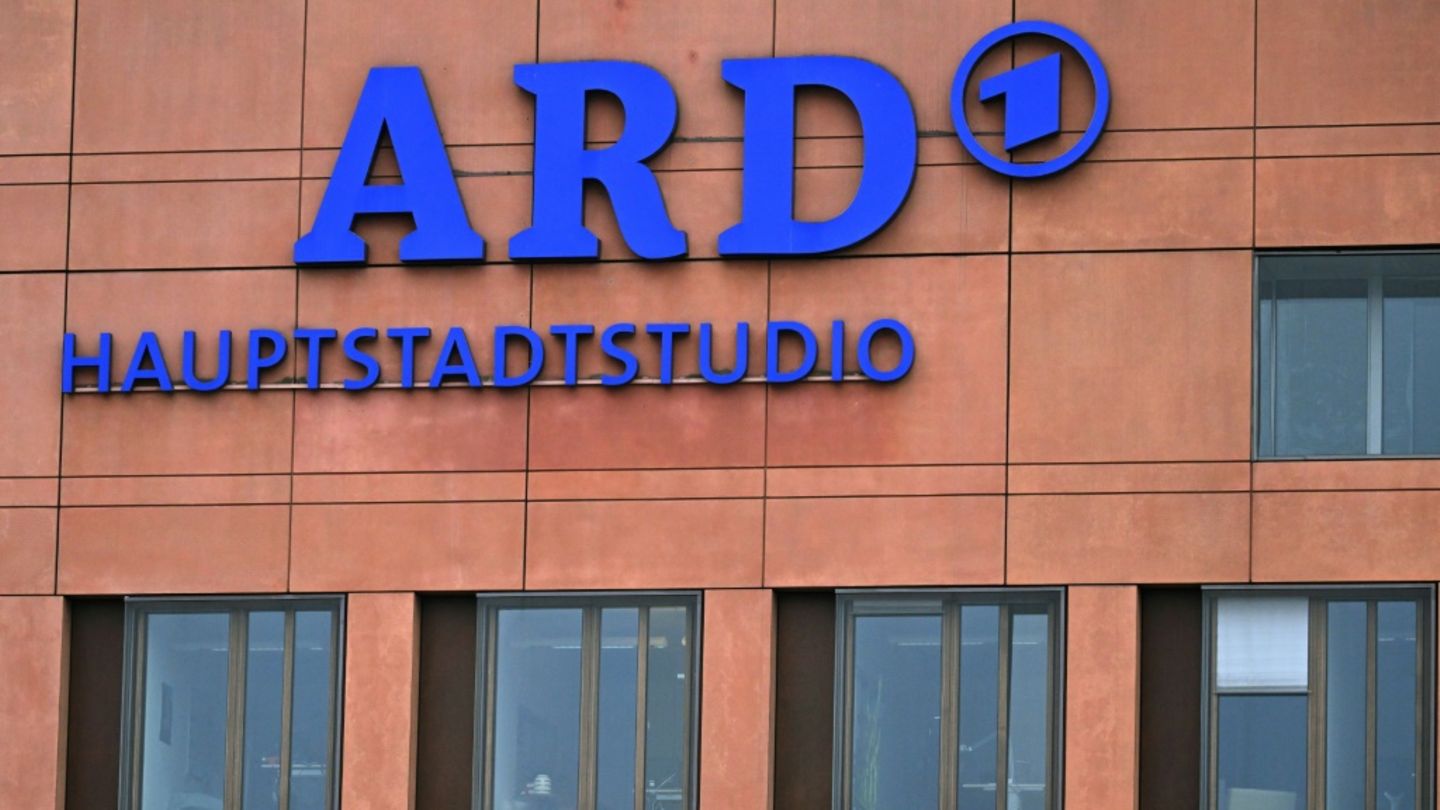 Logo an ARD-Hauptstadtstudio in Berlin