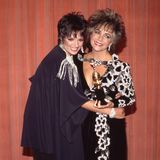 Golden Globe Liza Minnelli und Liz Taylor (rechts)