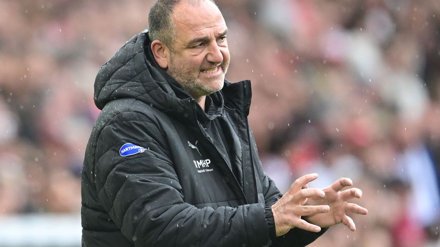 Bis Mai gilt es: Frank Schmidt will mit dem 1. FC Heidenheim den Klassenerhalt packen. (Archivbild) Foto: Bernd Weißbrod/dpa