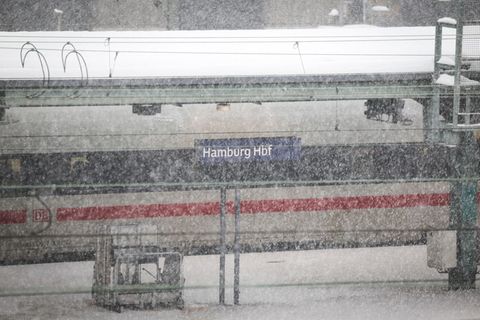 Die Deutsche Bahn hat den Zugverkehr im Großraum Hannover weitgehend eingestellt. Foto: Christian Charisius/dpa