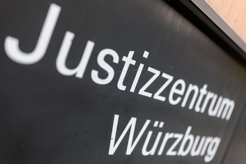 Der Angeklagte soll aus Eifersucht gehandelt haben. (Archivbild) Foto: Daniel Karmann/dpa