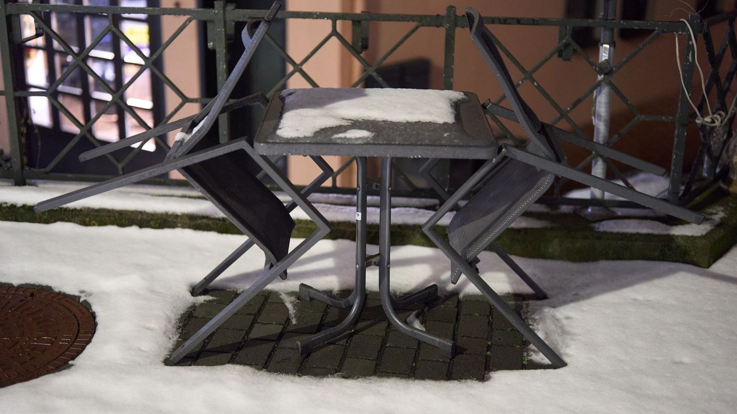 Der Winter zeigt sich mit Schnee und Glätte. Foto: Thomas Frey/dpa