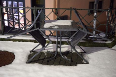 Der Winter zeigt sich mit Schnee und Glätte. Foto: Thomas Frey/dpa