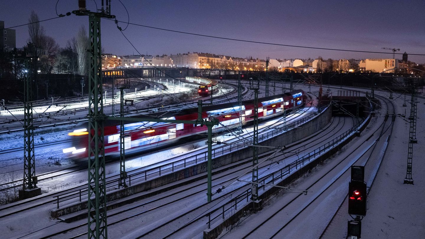 Kaum Probleme gab es Morgen auf der Schiene. Foto: Christophe Gateau/dpa