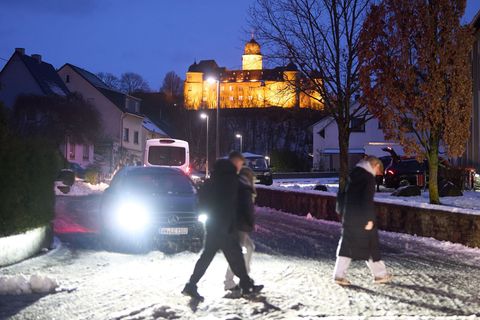 Der Weg zur Arbeit oder zur Schule gestaltete sich zum Beispiel im Westerwald winterlich. Foto: Thomas Frey/dpa