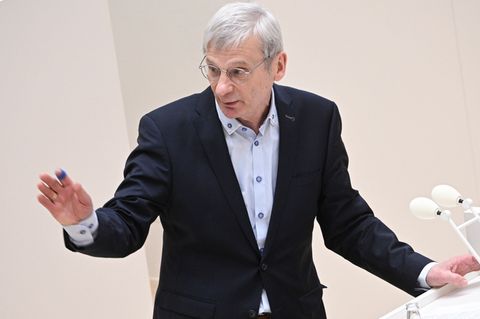 Der AfD-Fraktionsvorsitzende Hans-Christoph Berndt hält nach dem Ende der Koalition von SPD und BSW eine Neuwahl für erforderlic