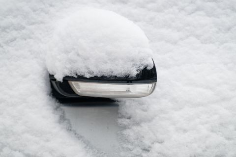 Am Wochenende soll es wieder kräftig schneien. Foto: Uwe Anspach/dpa