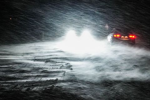 Um Cuxhaven ist die Situation auf den Straßen angespannt Foto: Julian Stähle/dpa