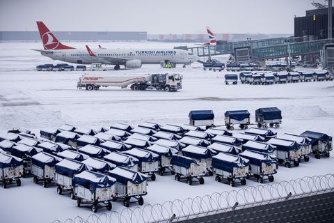 Am Flughafen Hannover fielen am Freitag mehrere Flüge aus. Foto: Moritz Frankenberg/dpa