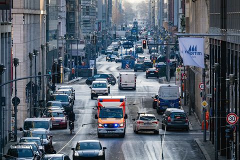 Nach dem Willen der Bürgerinitiative "Berlin autofrei" sollen innerhalb es S-Bahn-Rings nur noch wenige private Autofahrten erla