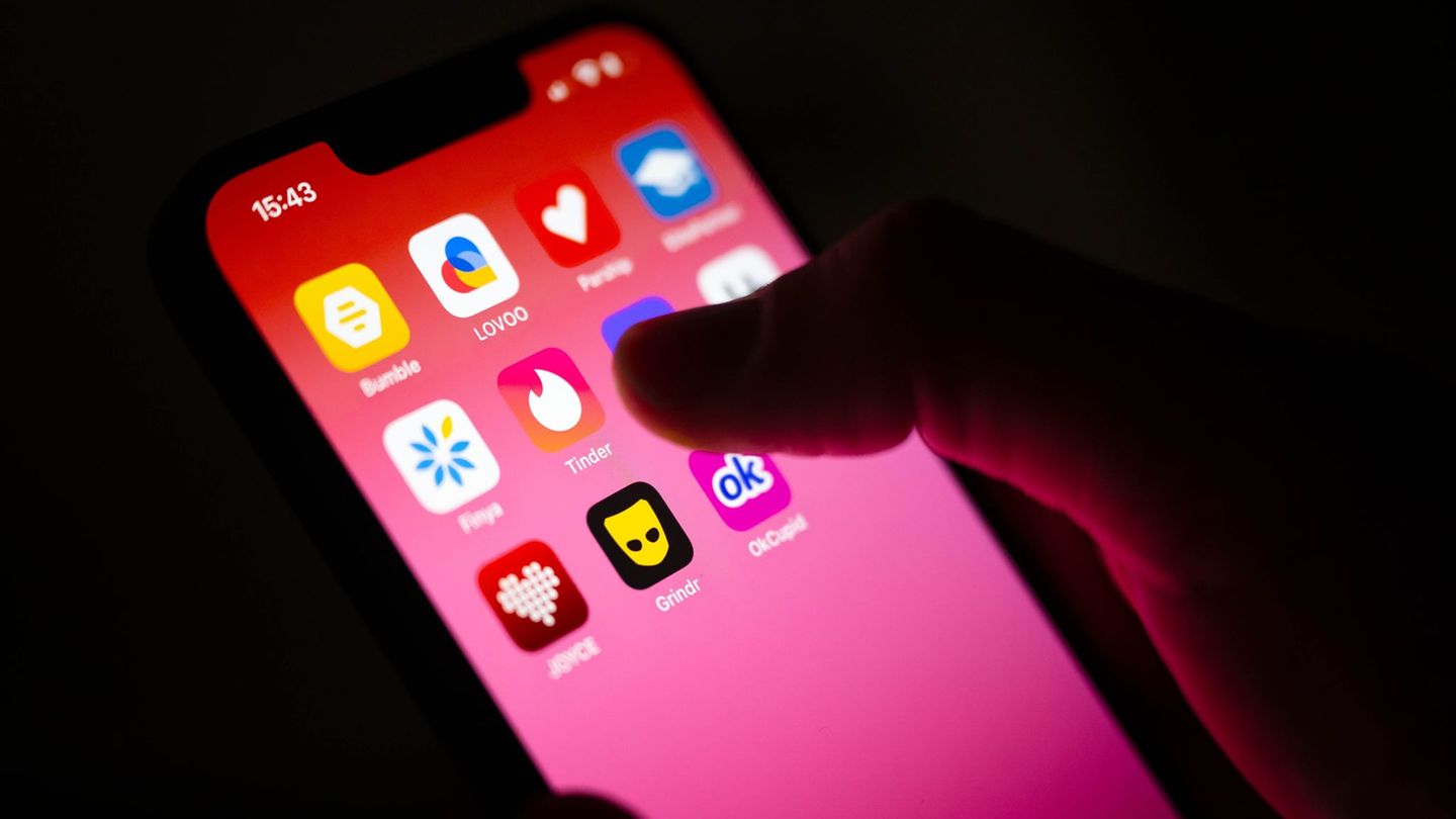 Der Mann soll sein Konto für kriminelle Love Scammer zur Verfügung gestellt haben (Symbolbild) Foto: Sina Schuldt/dpa/dpa-tmn