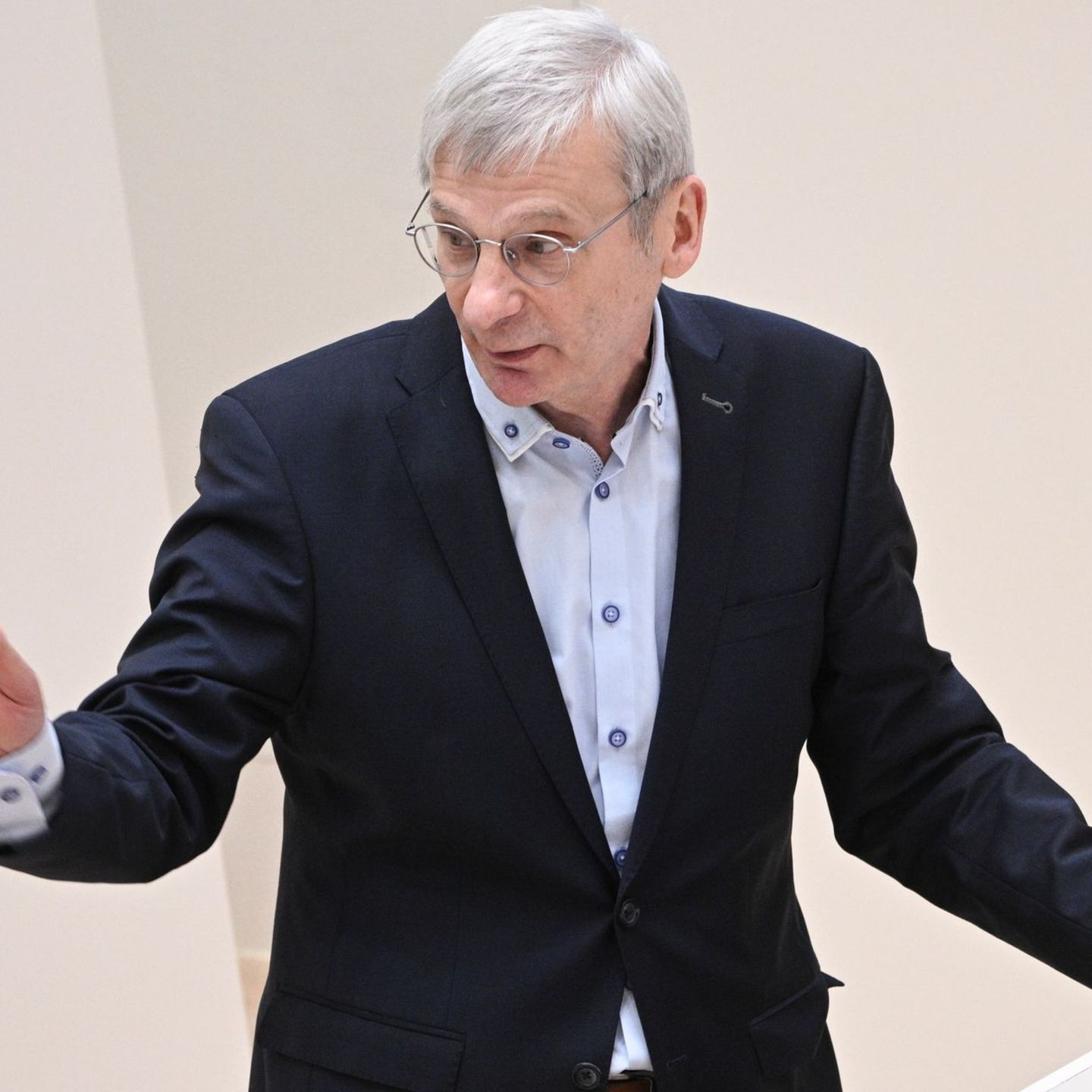 Die AfD will eine Neuwahl - der Antrag scheitert im Brandenburger Landtag. Foto: Jens Kalaene/dpa