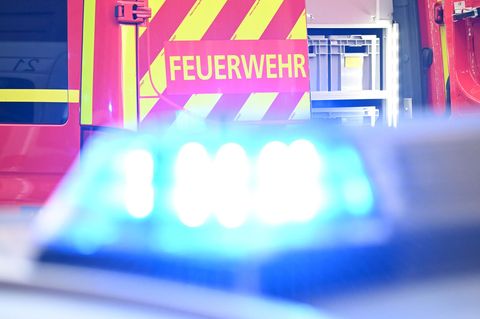 Polizei und Feuerwehr während eines Einsatzes in Stuttgart