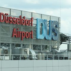 Eine IT-Störung verzögerte den Check-in am Düsseldorf Airport. (Archivbild) Foto: Friso Gentsch/dpa