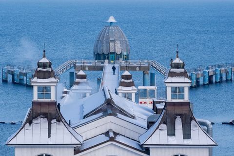 Teils stürmischer Wind, hoher Wasserstand und eisige Temperaturen - an der Küste wird es ungemütlich. (Archivbild) Foto: Stefan