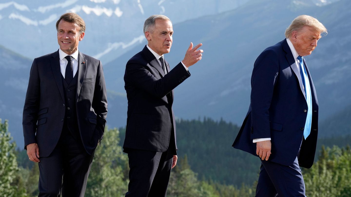 2025 war Kanadas Premierminister Mark Carney (Mitte) Gastgeber des G7-Gipfels, in diesem Jahr wird Frankreichs Präsident Emmanue
