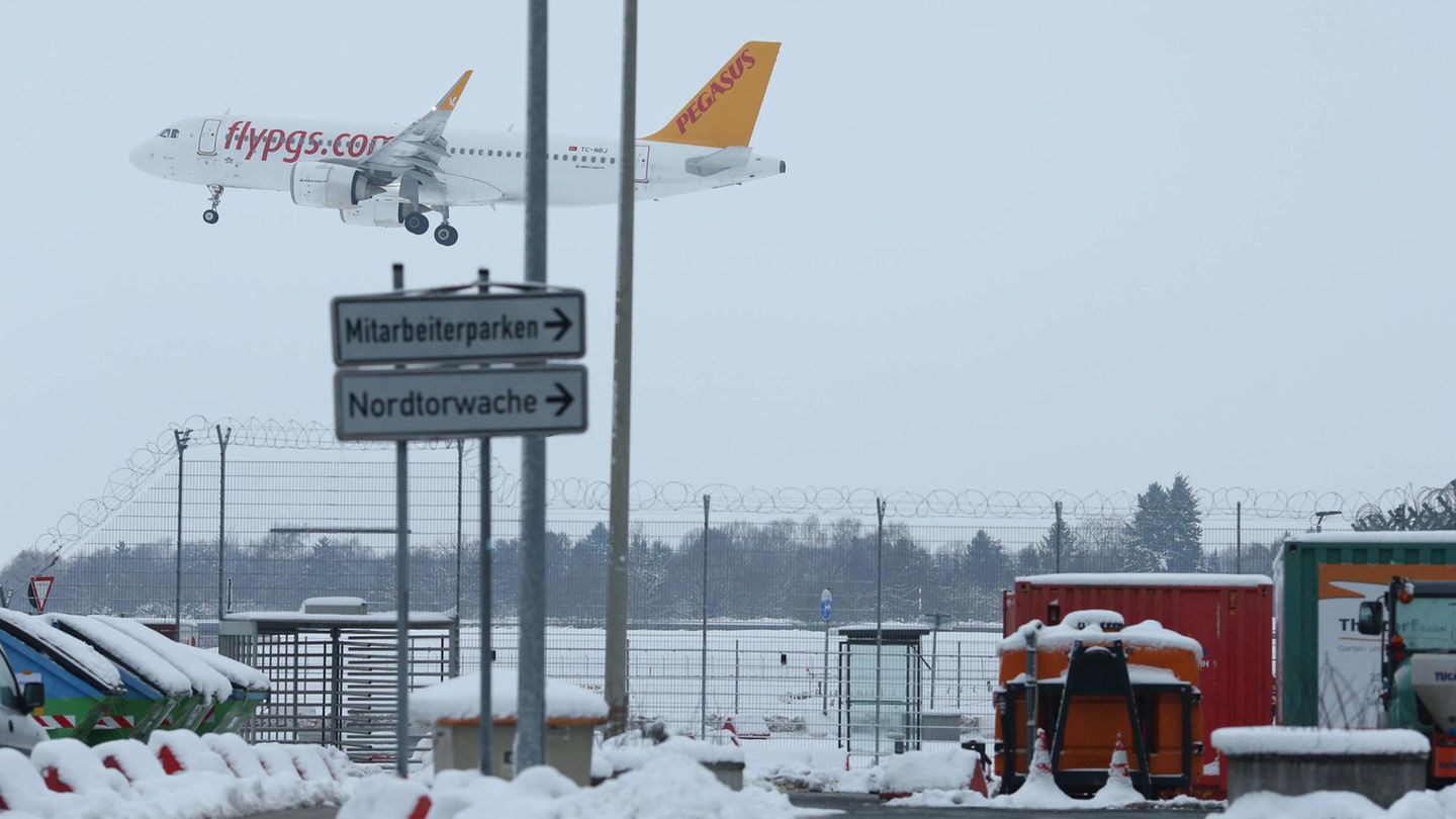 Hamburg Airport Flughafen Sturm