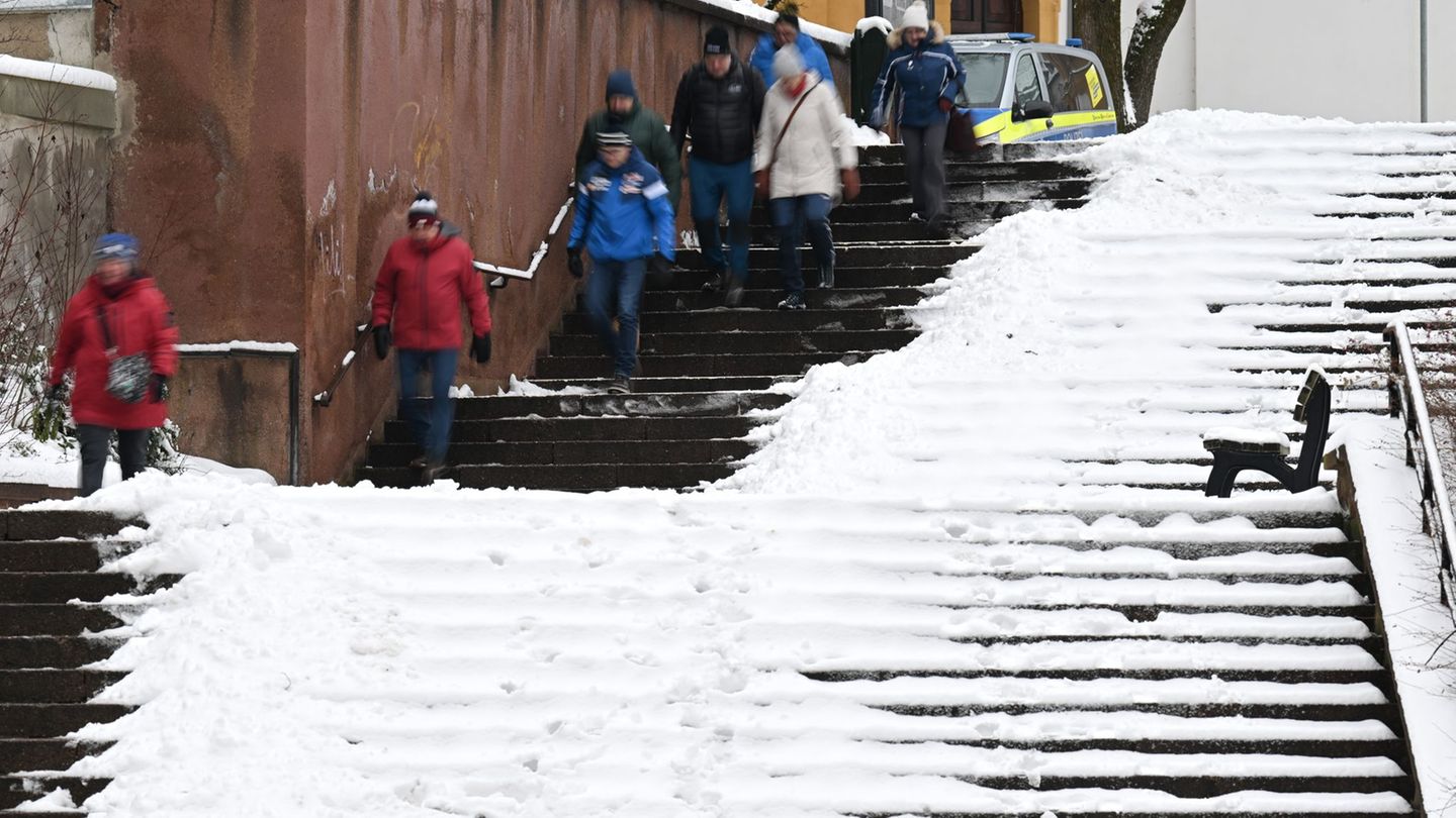 Aufgrund des Winterwetters kam es zu zahlreichen Unterrichtsausfällen in Thüringen. Foto: Hendrik Schmidt/dpa