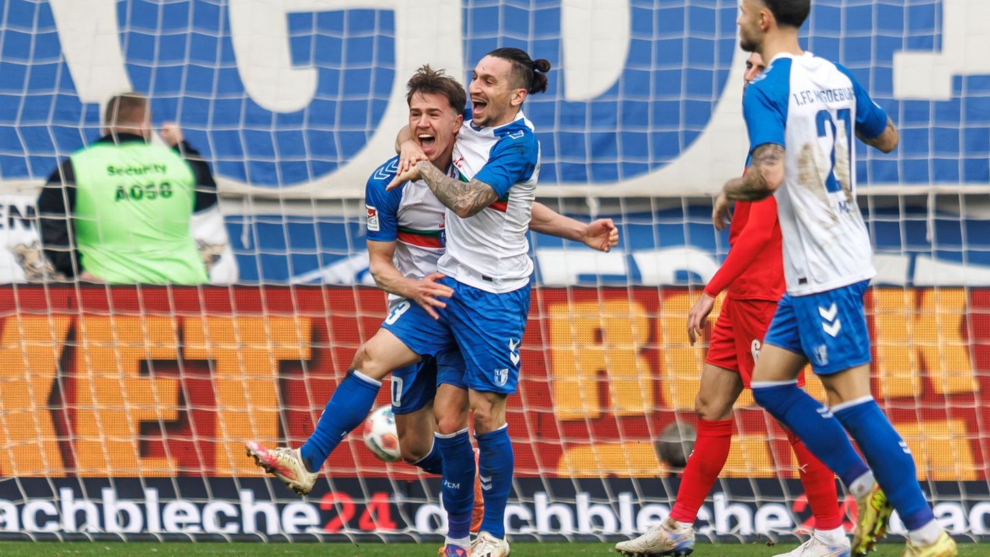 Noah Pesch (l) traf zum 3:2 im Test gegen Ulm. (Archivbild) Foto: Andreas Gora/dpa