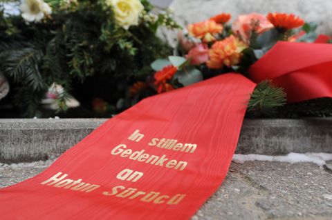 Gedenken an Hatun Sürücü, die vor 20 Jahren erschossen wurde. (Archivbild) Foto: Rainer Jensen/dpa