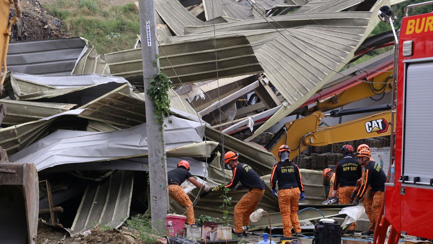 Anhaltende Regenfälle machten den Müllberg nach Angaben der Stadtverwaltung instabil. Foto: Jacqueline Hernandez/AP/dpa