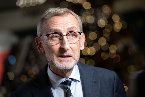 Sachsens Innenminister Armin Schuster (CDU) lehnt SPD-Pläne für ein umfassendes Bleiberecht für Migranten ab (Archvibild). Foto: