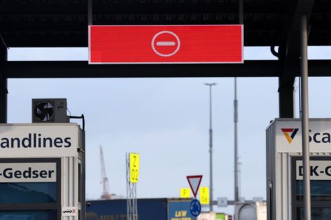 Mehrere Fahrten der Fährverbindung Gedser–Rostock sind wegen des Wetters abgesagt worden. (Archivbild) Foto: Bernd Wüstneck/dpa