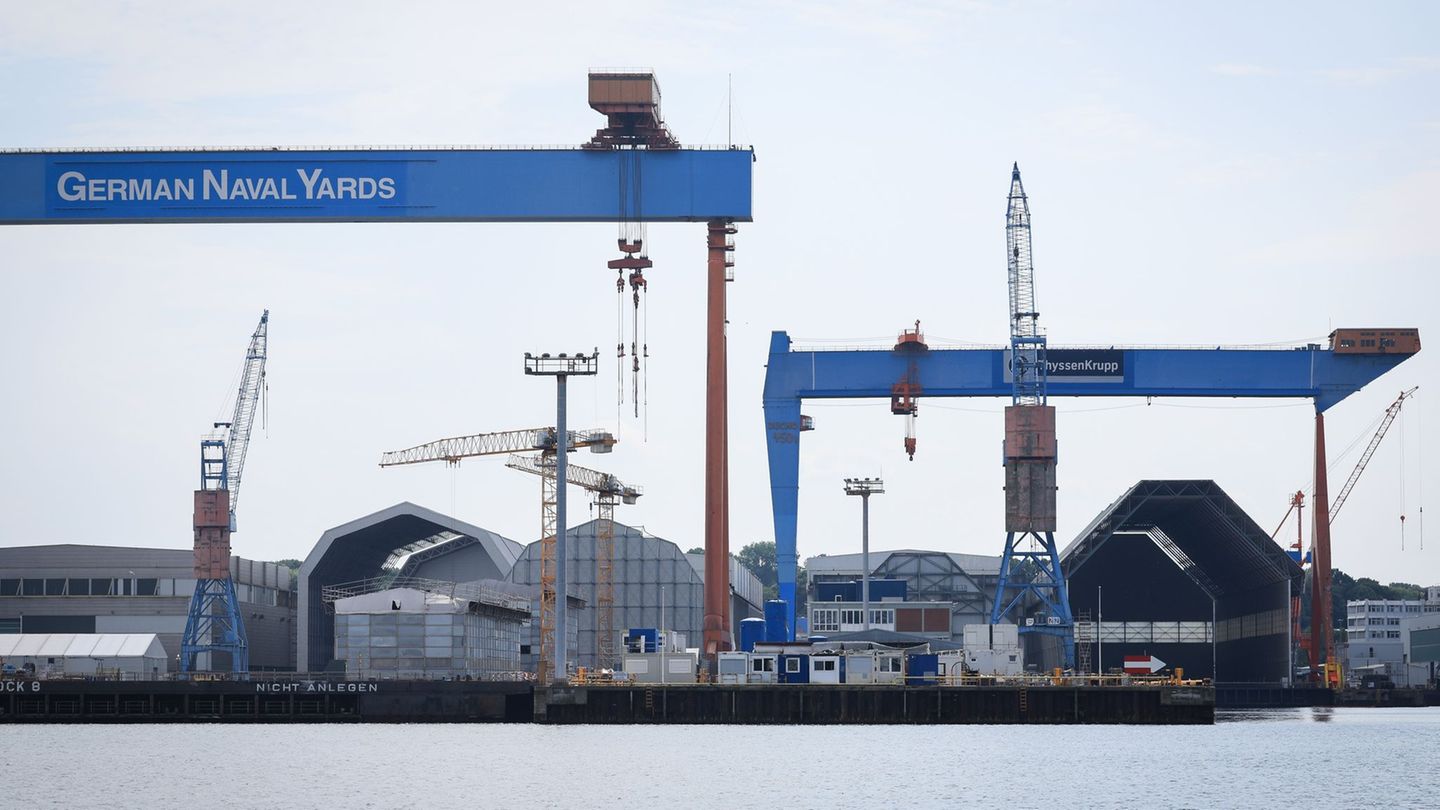 TKMS hat Interesse an der Kieler Nachbarwerft German Nval Yards. (Archivbild) Foto: Christian Charisius/dpa