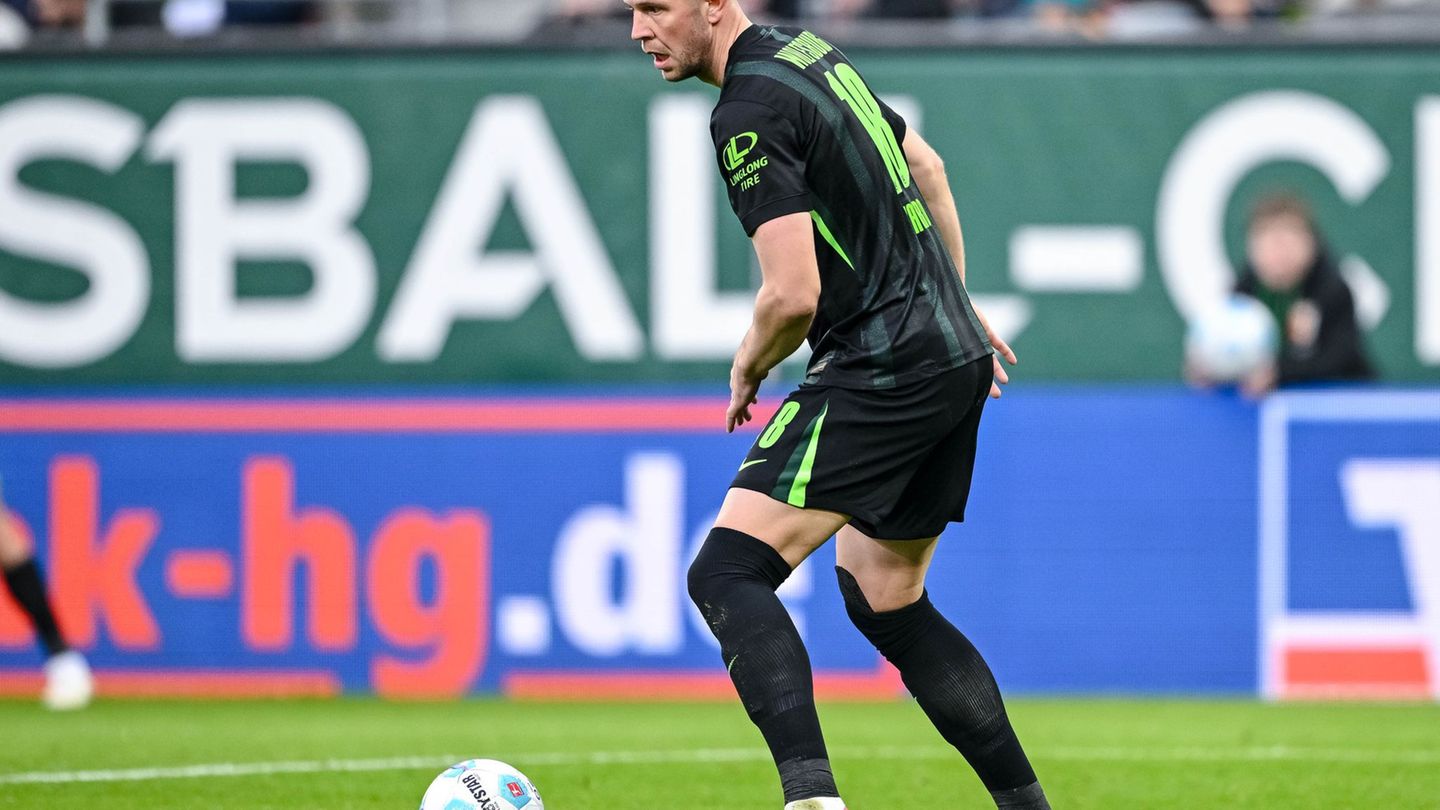 Denis Vavro vom VfL Wolfsburg. Foto: Harry Langer/dpa