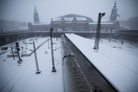 Zwangspause für Züge im Norden. Foto: Christian Charisius/dpa