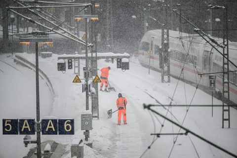 Räumarbeiten am Hautpbahnhof in Hamburg