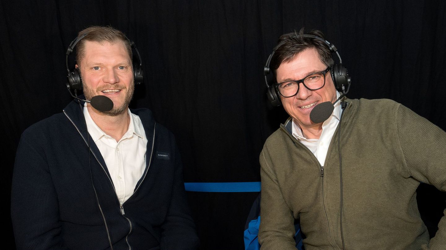 Reporter Florian Naß (rechts) präsentiert die Live-Übertragungen in der ARD gemeinsam mit dem Handball-WM-Torwart von 2007, Johannes Bitter.