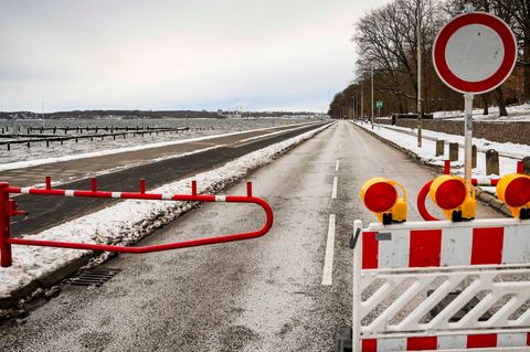 In Lübeck und Ostholstein rückte die Polizei zu mehreren Glätte-Unfällen aus. Glücklicherweise blieb es meistens bei Blechschäde