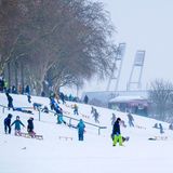 Der FC St. Pauli sagte sein Heimspiel gegen RB Leipzig ab. Gleiches tat Werder Bremen mit dem Heimspiel gegen die TSG Hoffenheim. Dadurch bleibt am Wochenende mehr Zeit zum Rodeln auf dem Osterdeich