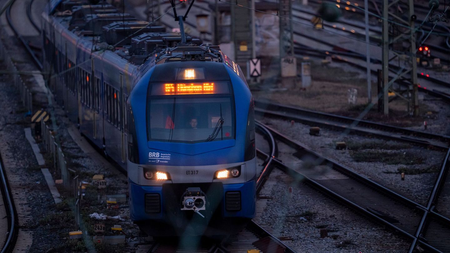 Nach der Entgleisung eines Güterzuges kommt es auf der Strecke München - Rosenheim - Kufstein zu Bauarbeiten. (Symbolbild) Foto: