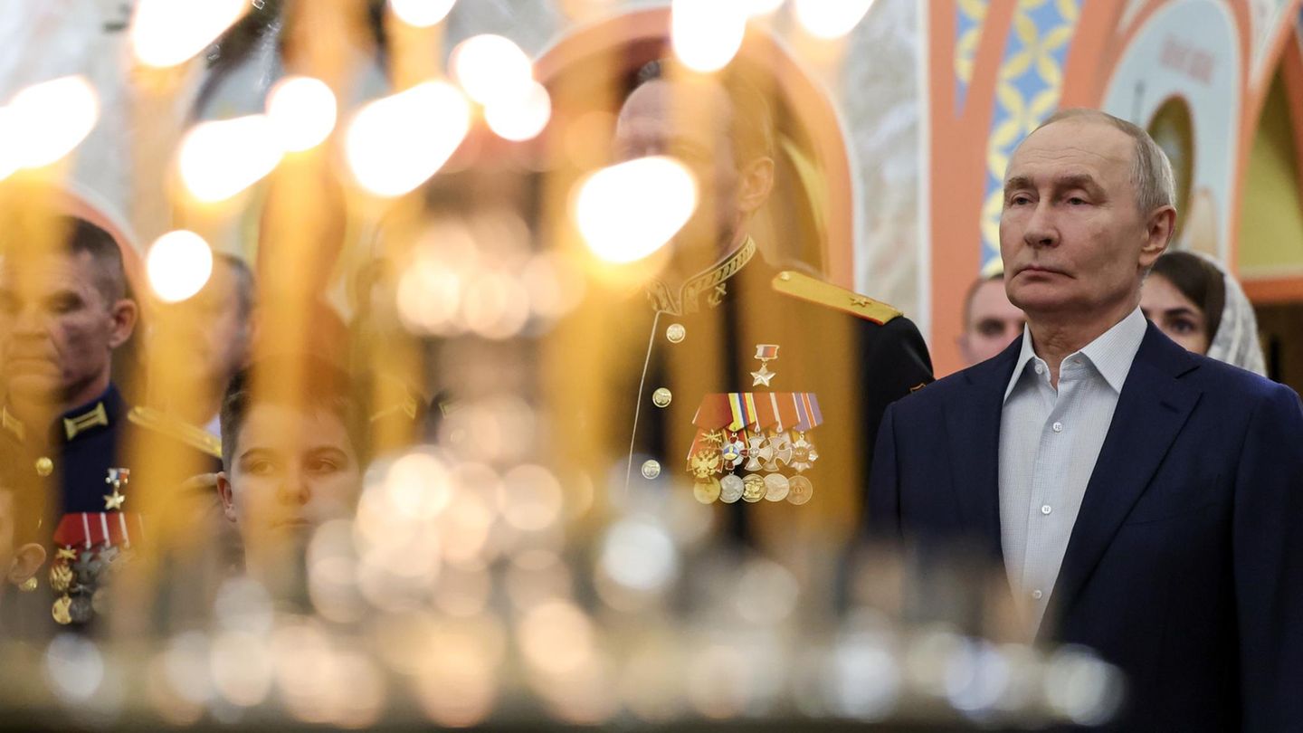 Wladimir Putin bei einer militärischen Feier des orthodoxen Weihnachtsfestes am 7. Januar